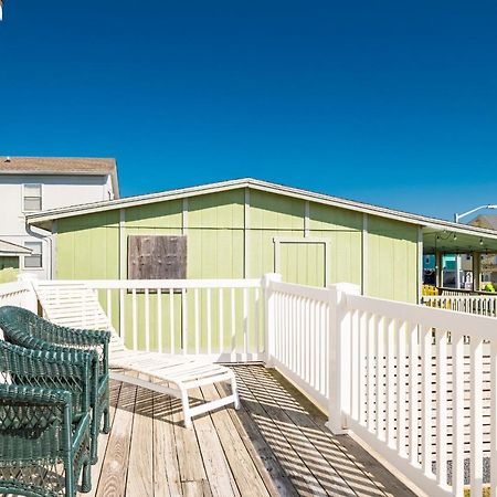 Beach Joy By Oak Island Accommodations Exterior photo