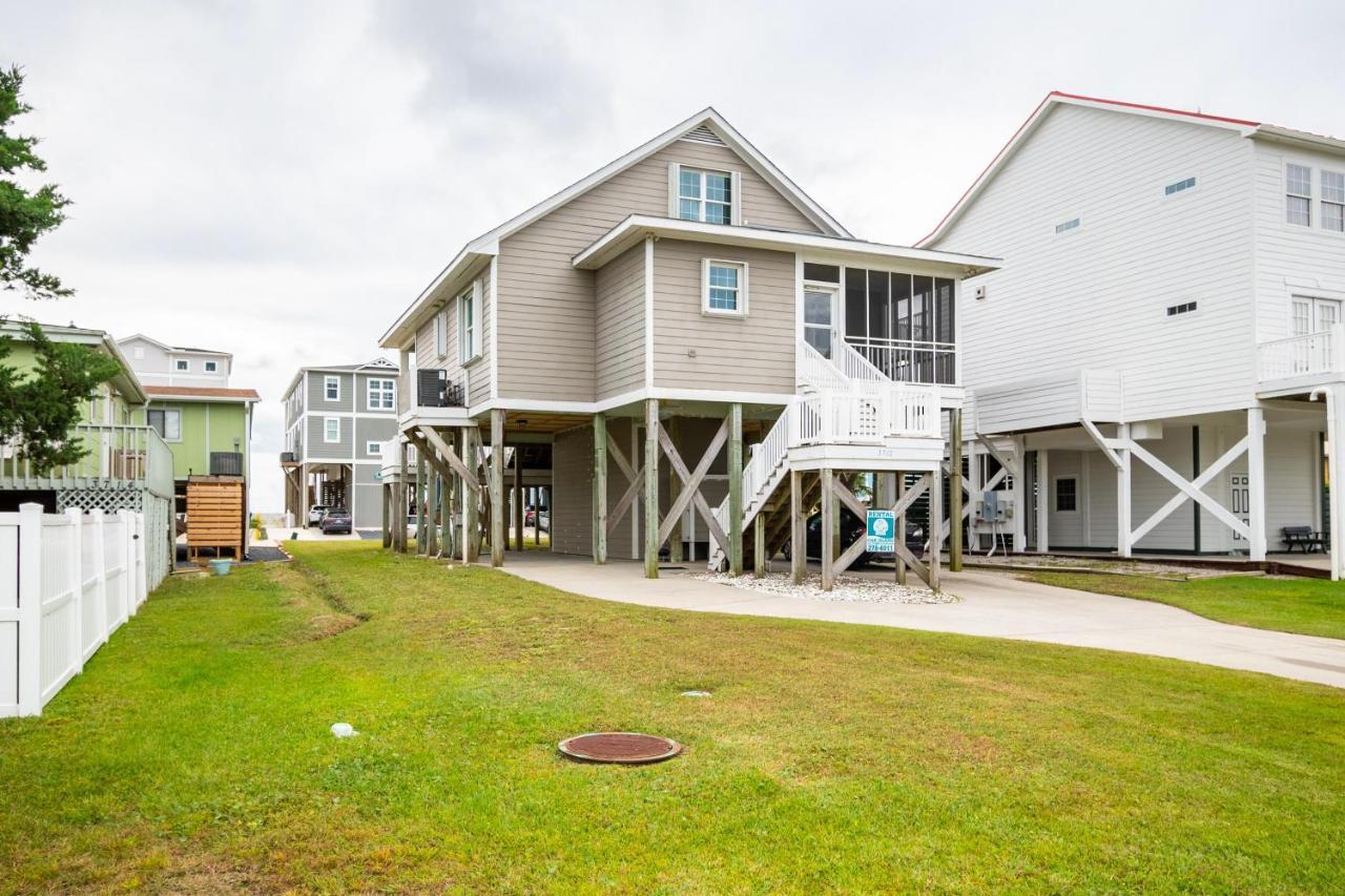 Beach Joy By Oak Island Accommodations Exterior photo