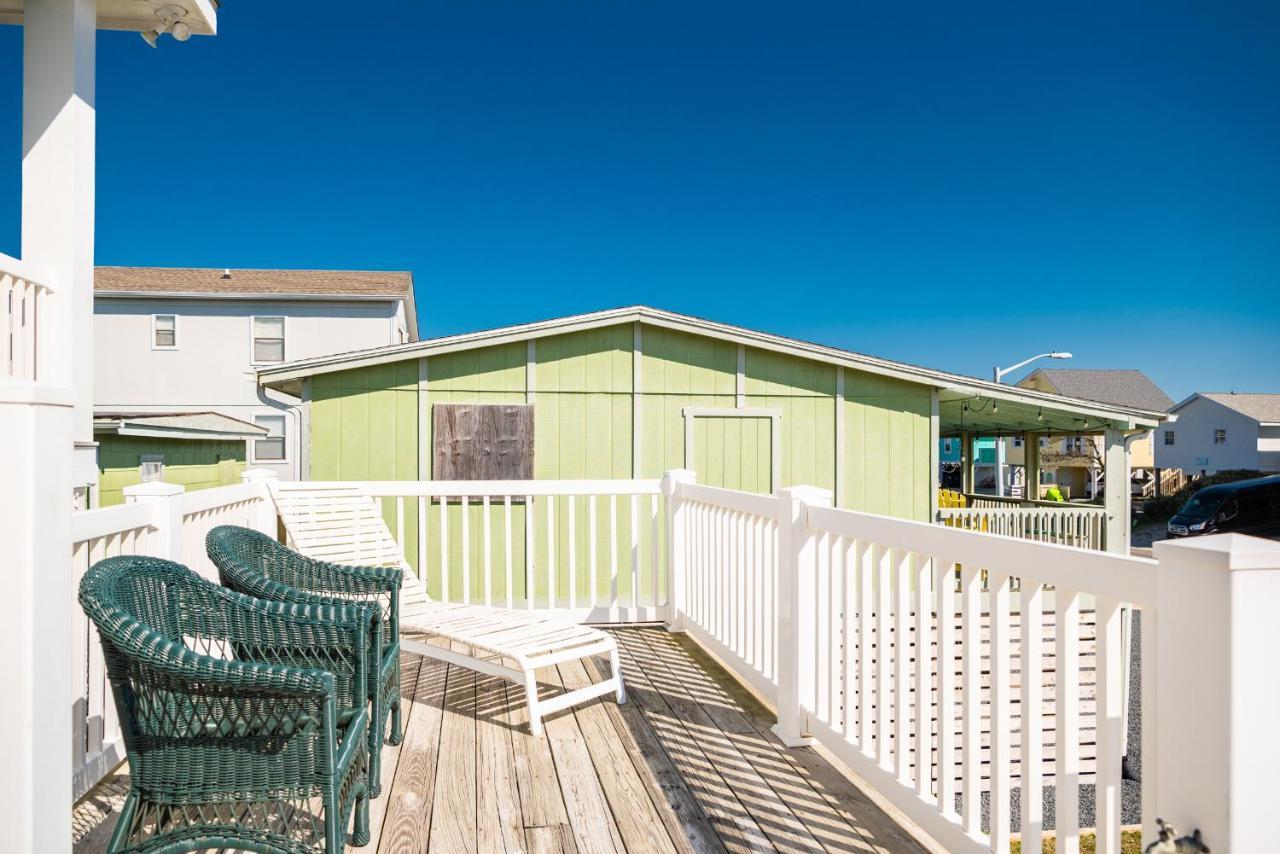 Beach Joy By Oak Island Accommodations Exterior photo