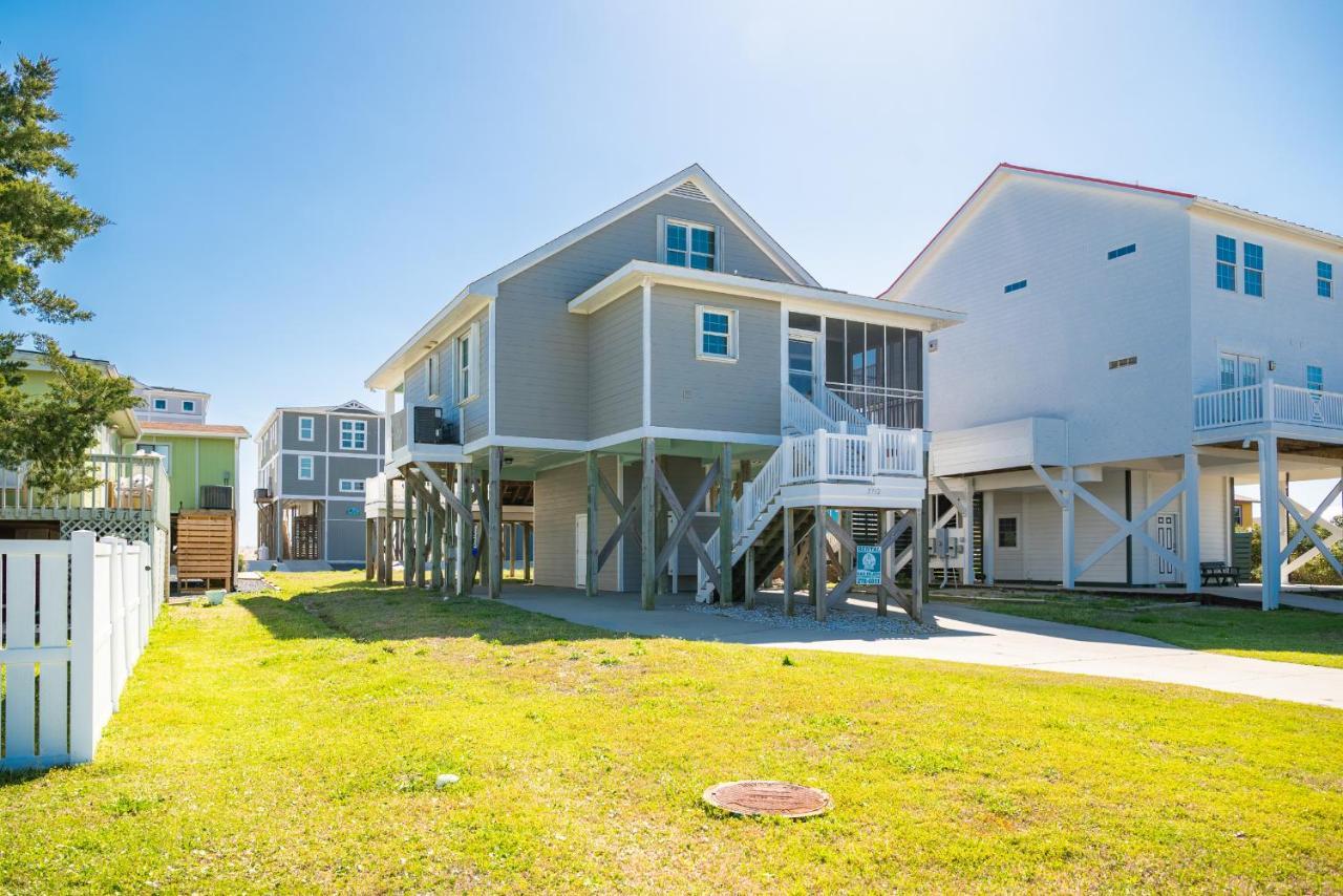 Beach Joy By Oak Island Accommodations Exterior photo