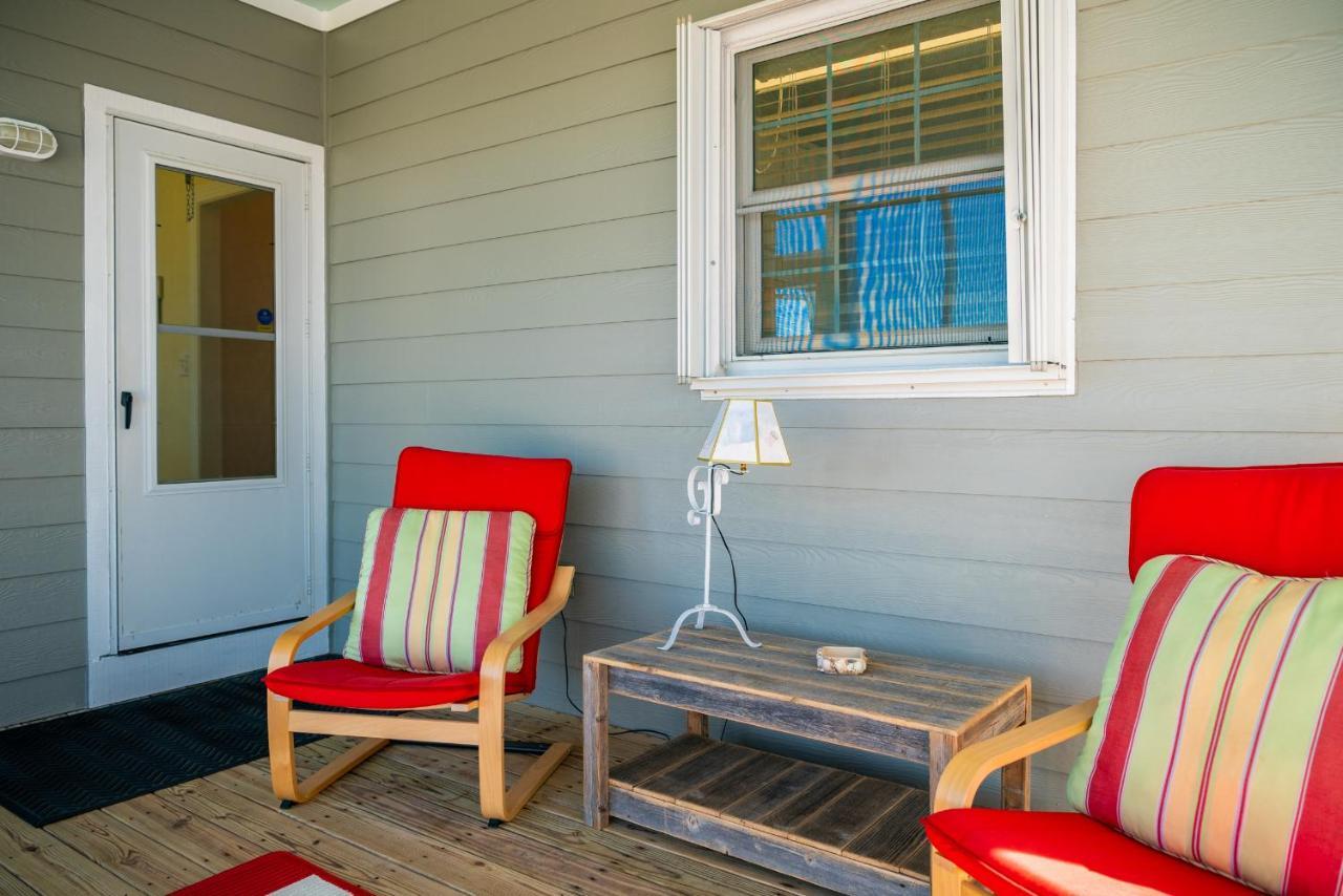 Beach Joy By Oak Island Accommodations Exterior photo