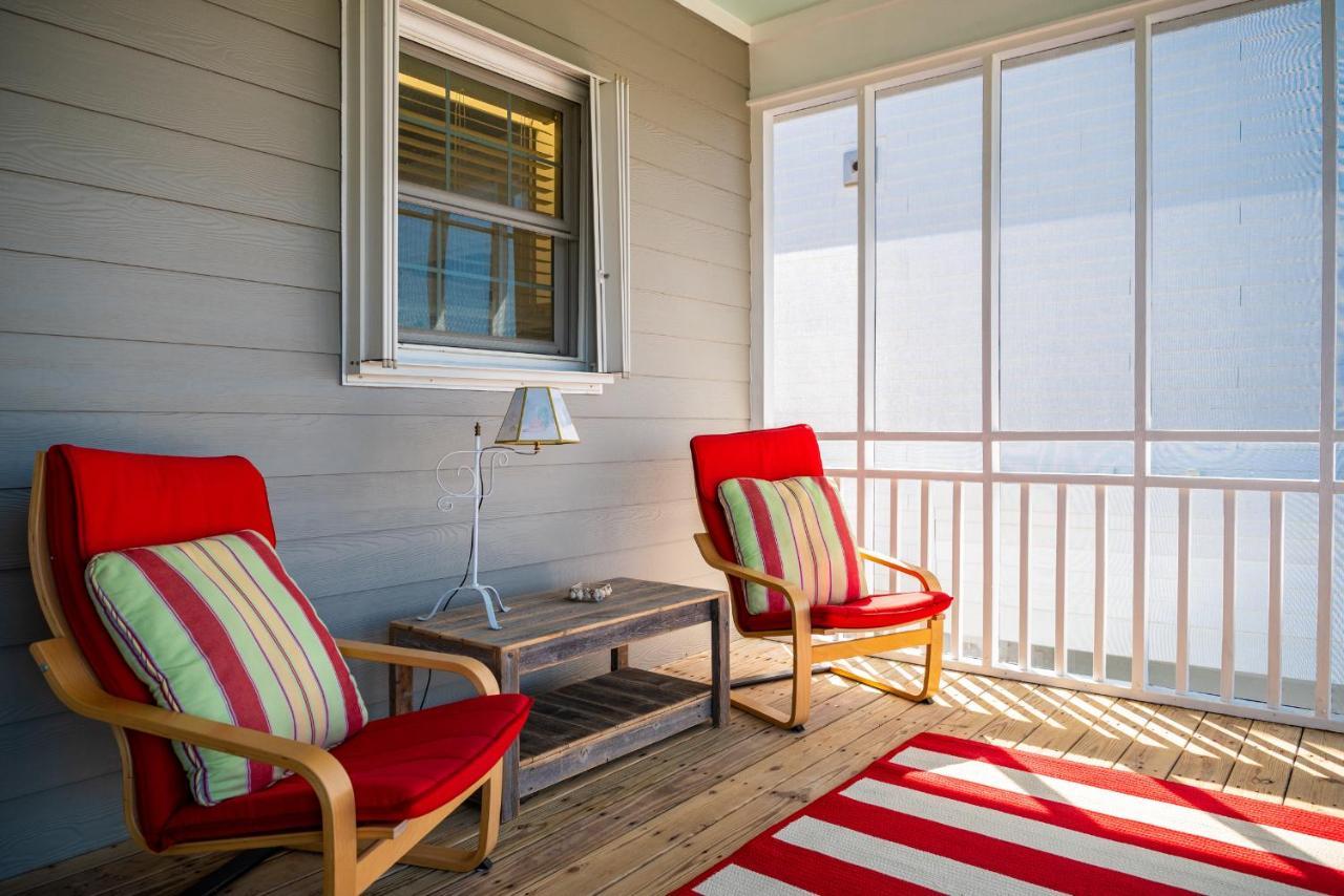 Beach Joy By Oak Island Accommodations Exterior photo